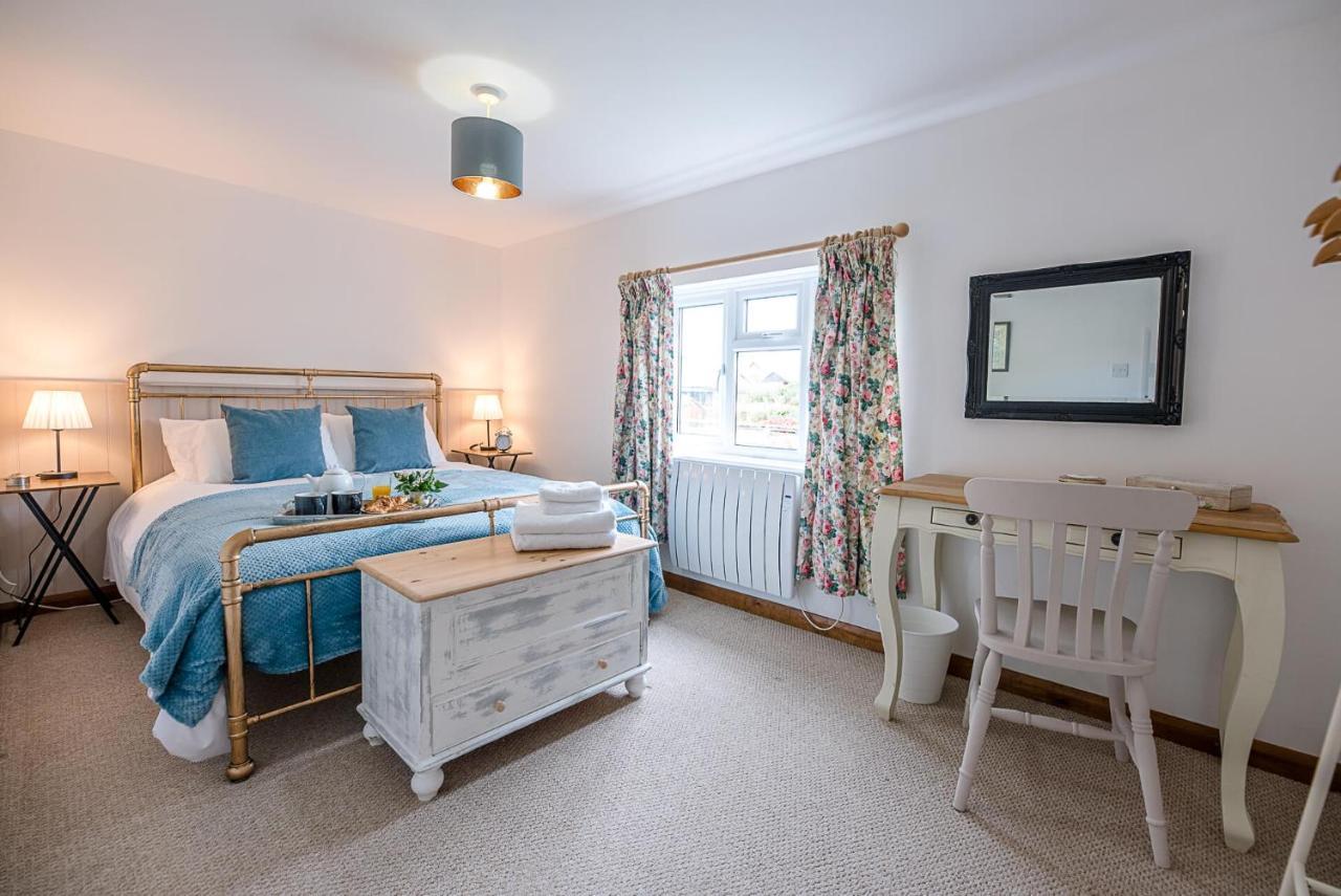 North Cottage, Alderton Holiday home