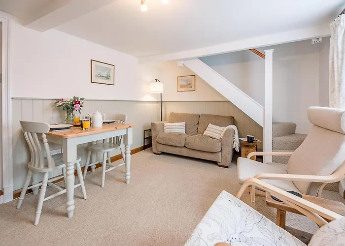 North Cottage, Alderton