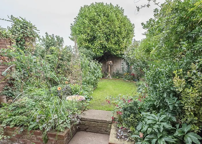 North Cottage, Alderton