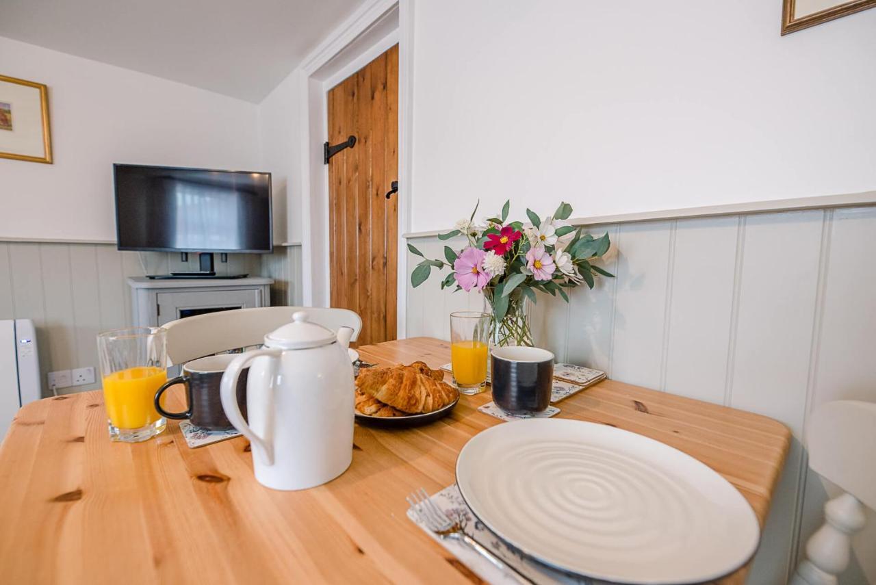 North Cottage, Alderton *